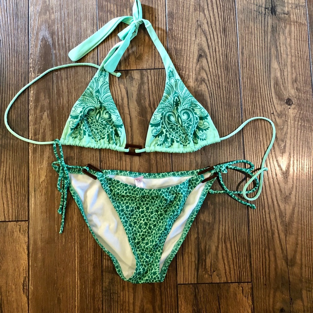 Victoria’s Secret Green Pattern String Bikini Sz M - image 1